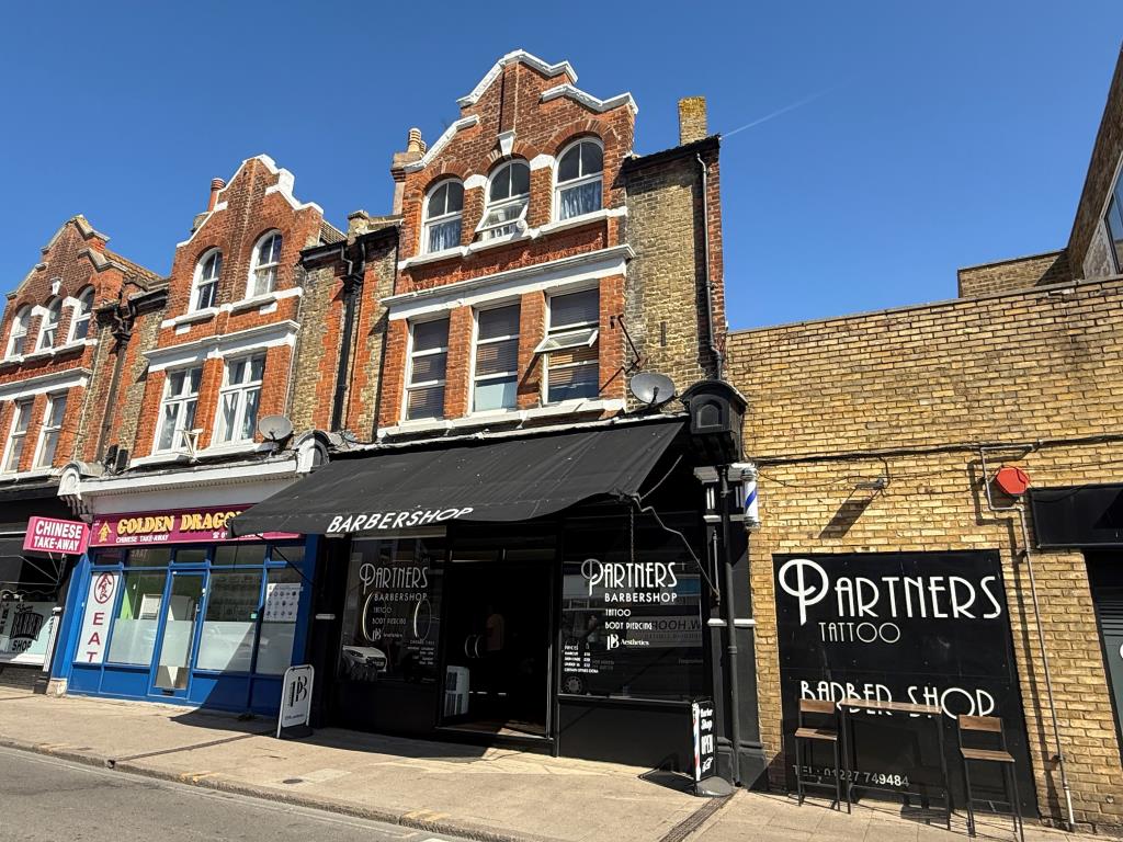 Lot: 40 - FLAT FOR INVESTMENT - Front of Property